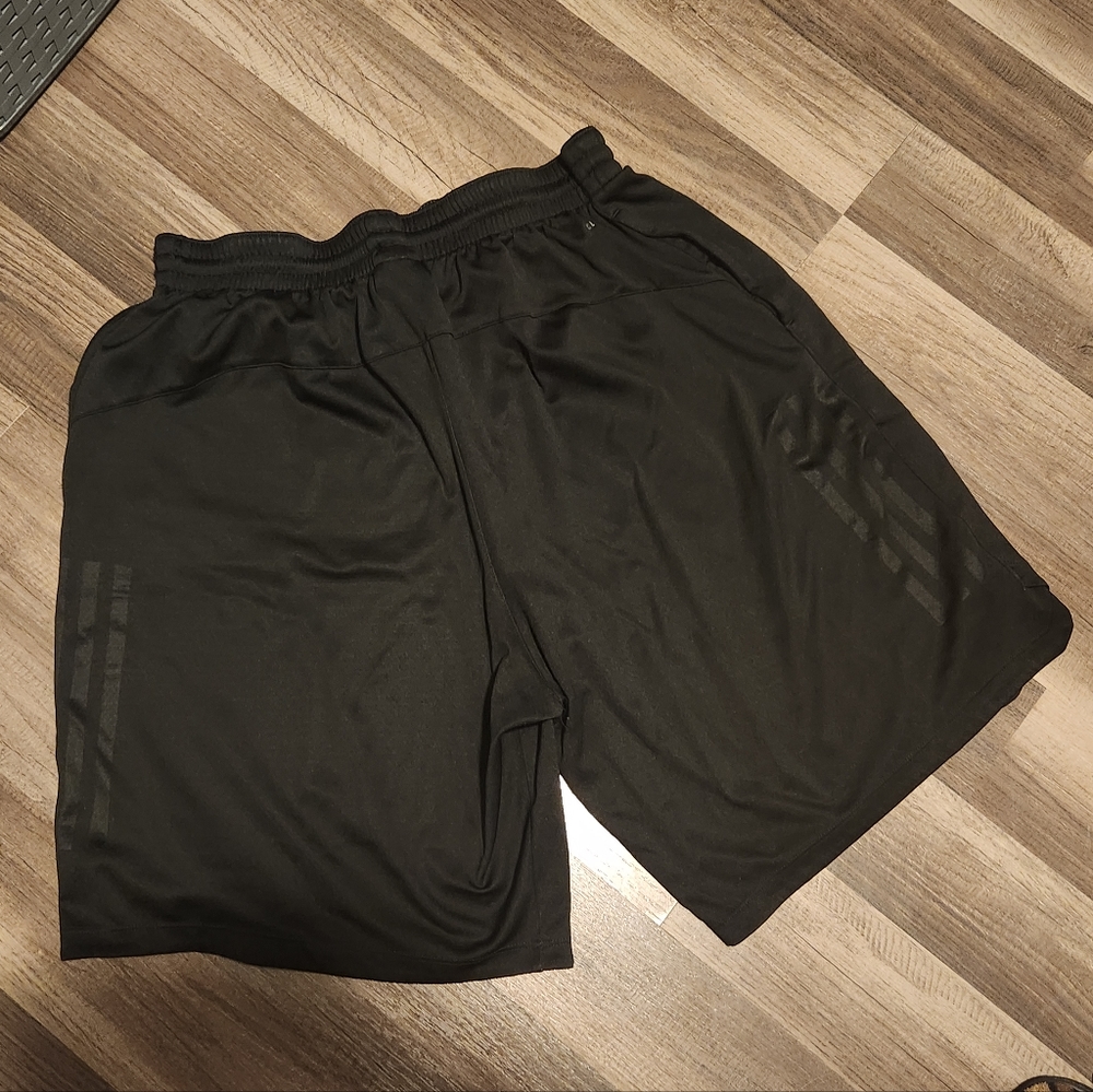 Men's Adidas Shoets Size L